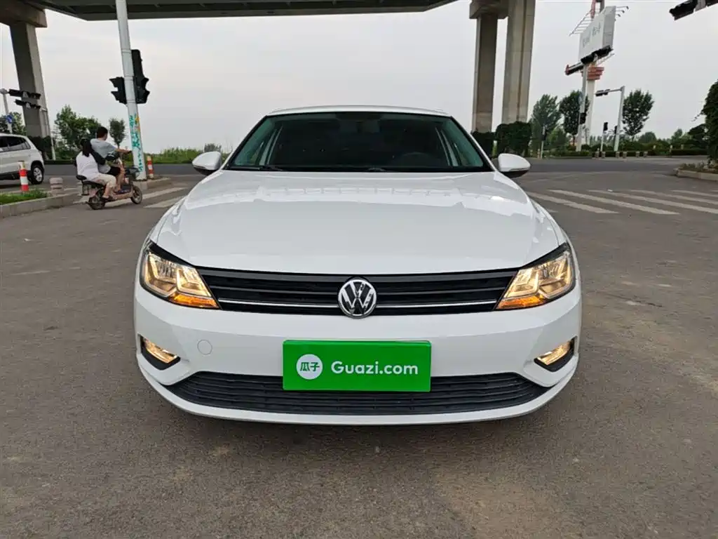 Volkswagen Lamando 2015 230TSI Manual Style Edition фото 3