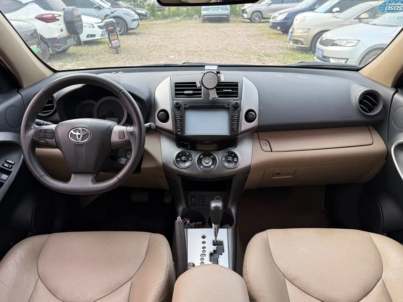 Toyota RAV4 Rongfang 2013 Special Edition 2.0L Auto Elite фото 3