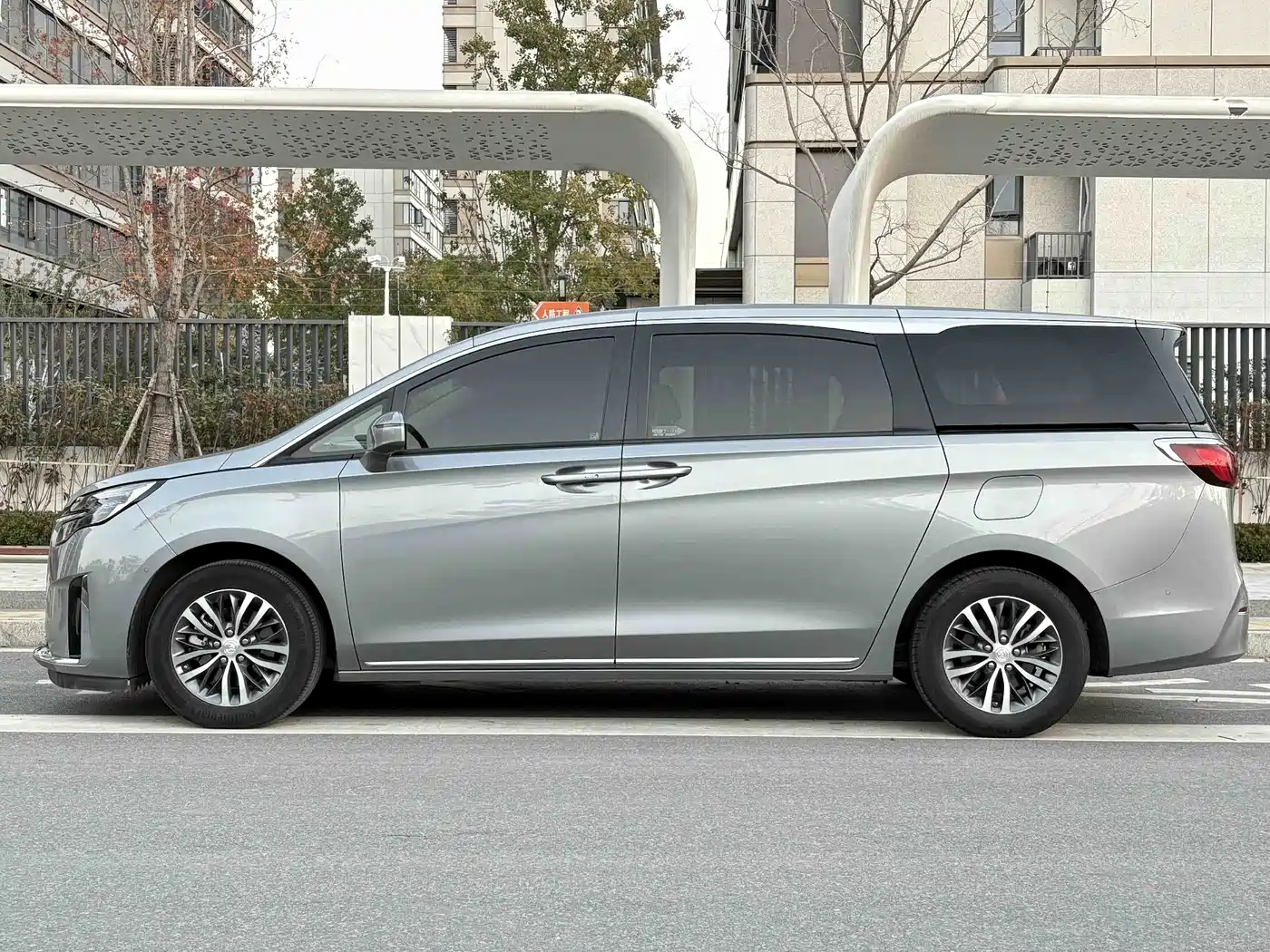 Buick GL8 2023 ES Landmaster Exclusive фото 3