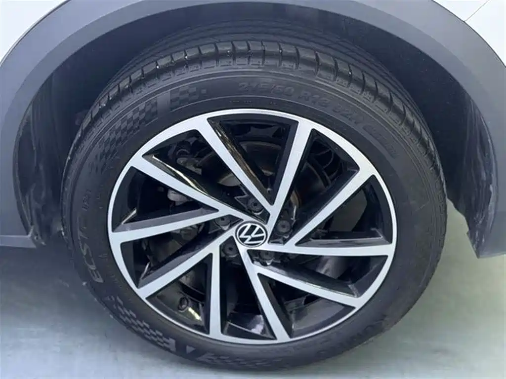 Volkswagen T-ROC 2024 300TSI DSG FWD Starlight Edition фото 15