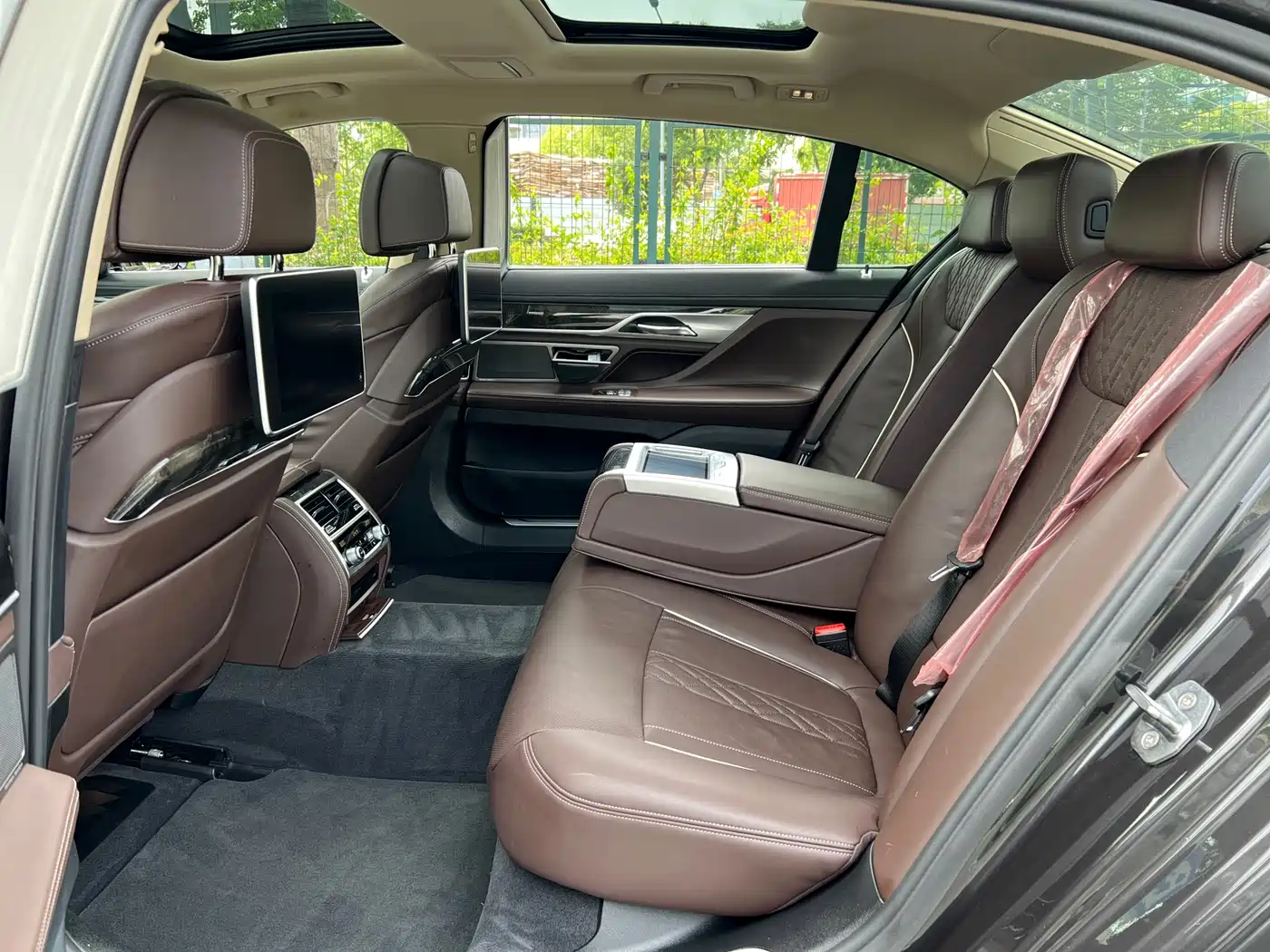 BMW 7 Series 2017 740Li Leading Edition фото 14