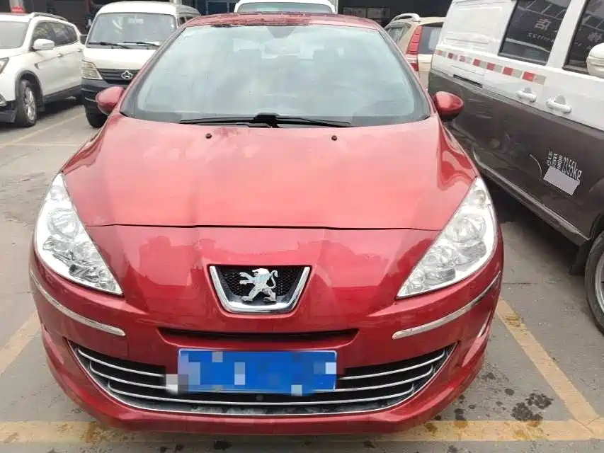 Peugeot 408 2010 2.0L Automatic Comfort фото 2