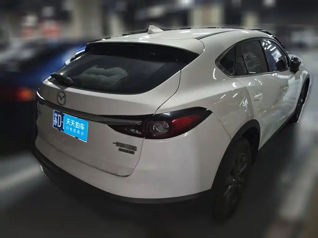 Photo 2 - Mazda CX-4