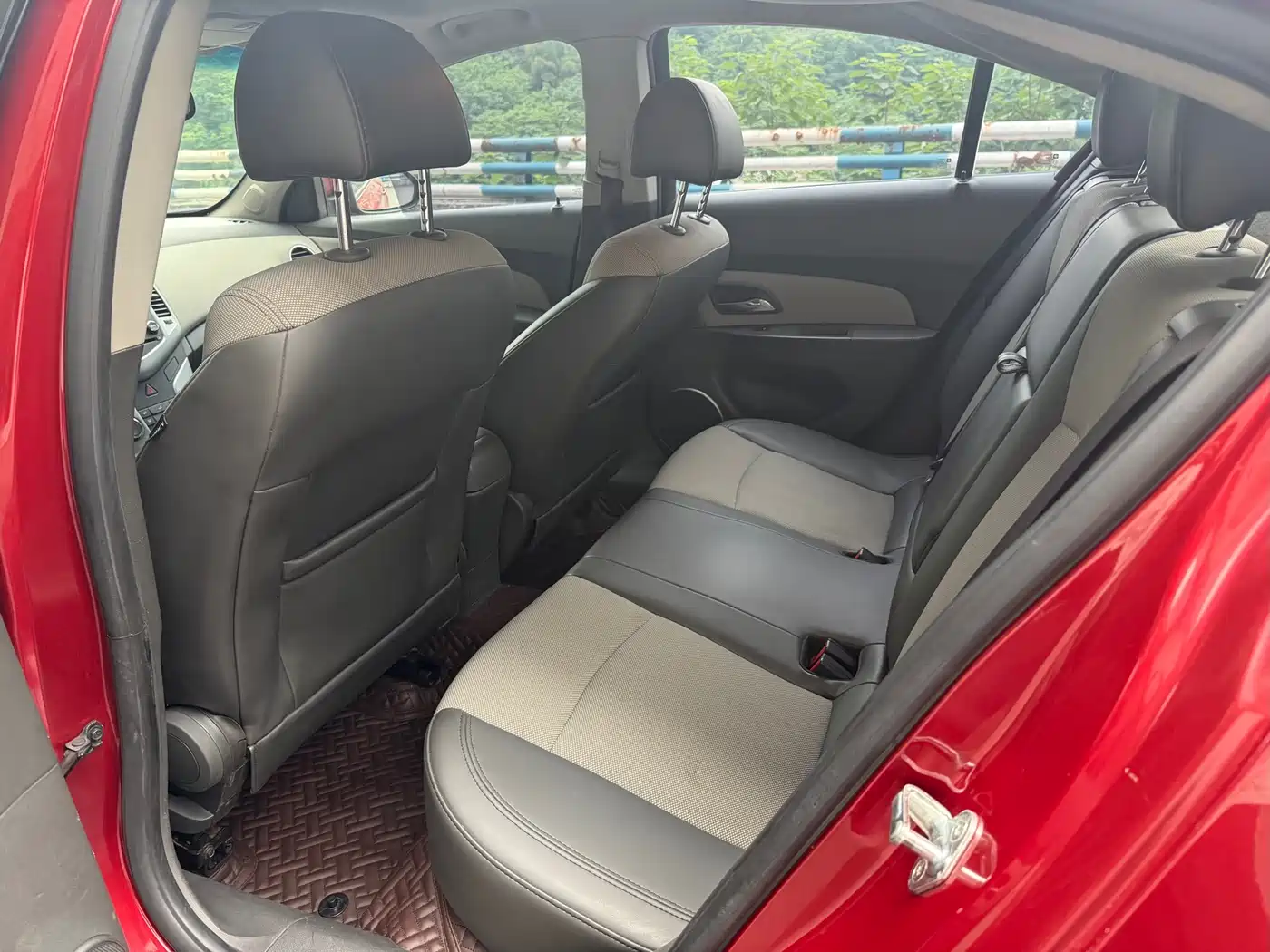 Chevrolet Cruze 2013 Model 1.8L SE AT фото 8