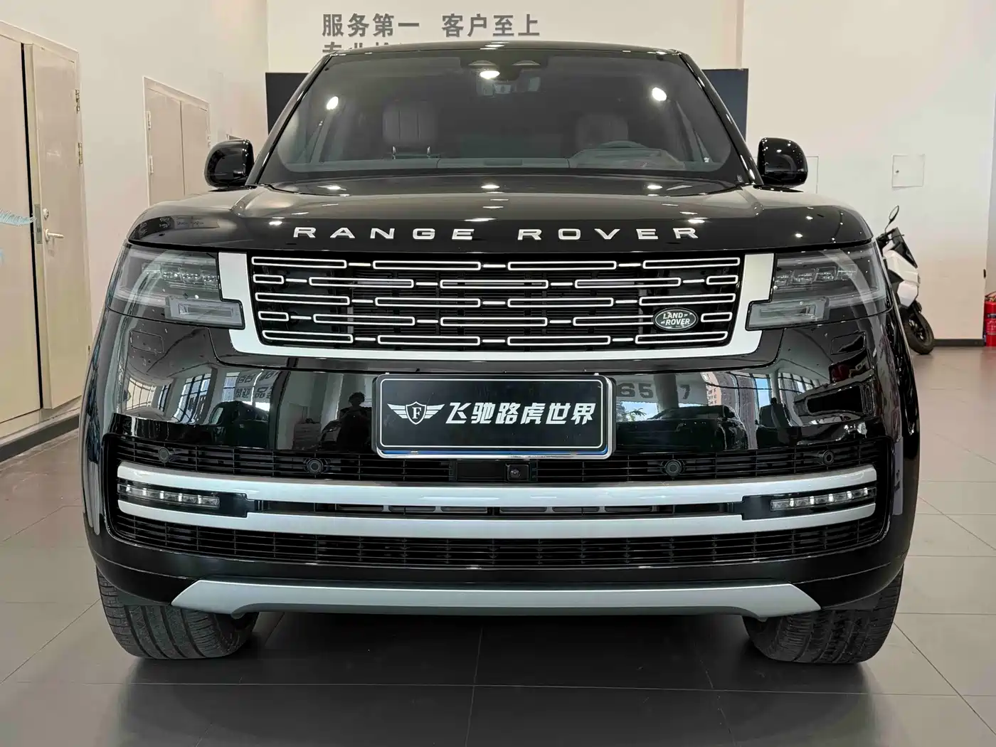 Land Rover Range Rover 2025 2025 3.0 L6 400PS Genesis Extended Wheelbase