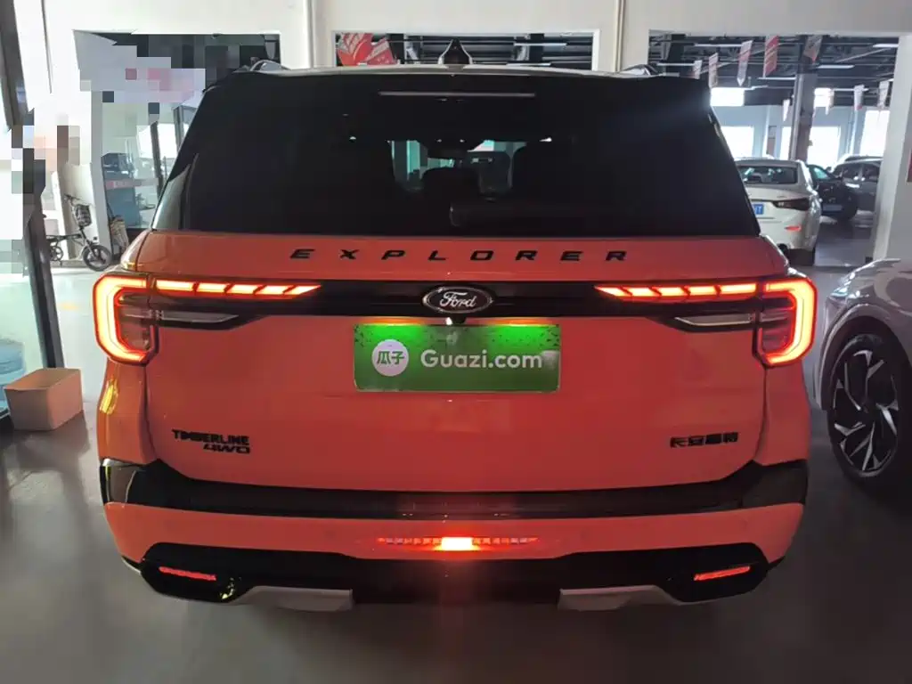 Фото 6 - Ford Explorer