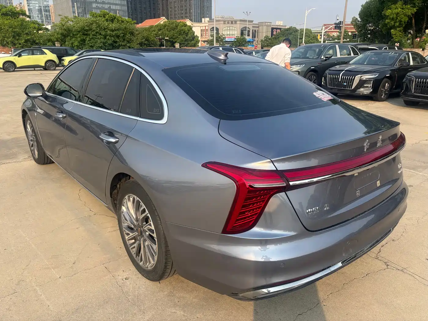 Hongqi H5 2023 2.0T Auto Smart Connect Flag Comfort фото 7