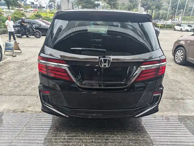 Honda Elysion 2019 2.0L Hybrid Supreme Edition — фото 5