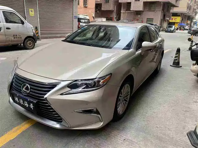 LEXUS ES