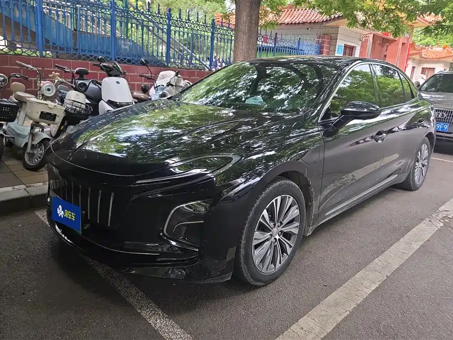 Hongqi E-QM5 2024 Model 610km PLUS