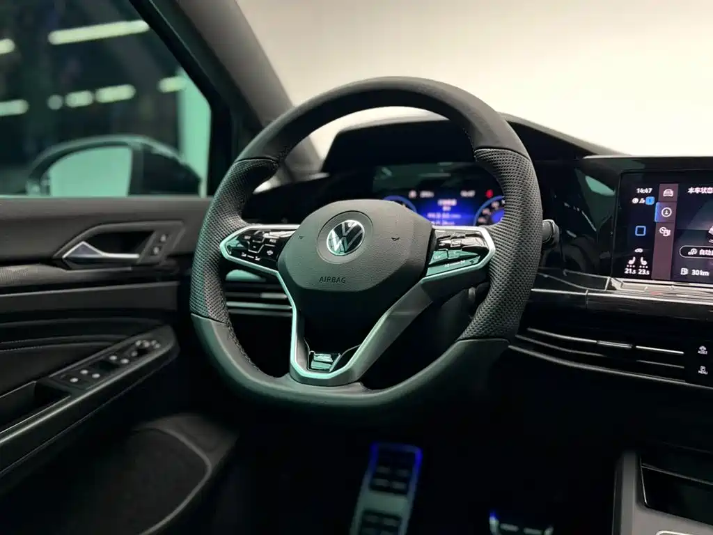Volkswagen Golf 2023 280TSI DSG R-Line Lite фото 17