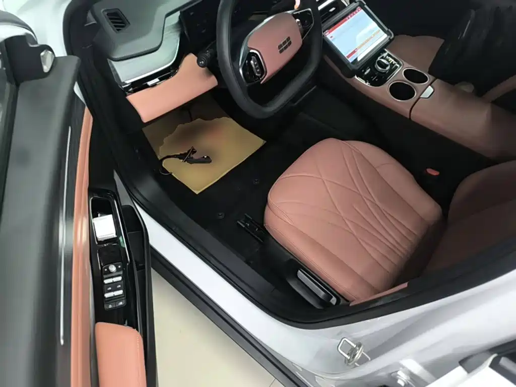 Geely Galaxy Galaxy L6 2025 2025 EM-i 60km Voyage Edition