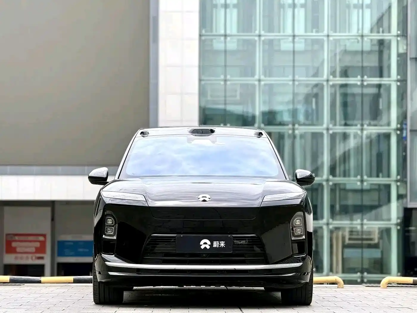 Фото 2 - NIO ES8