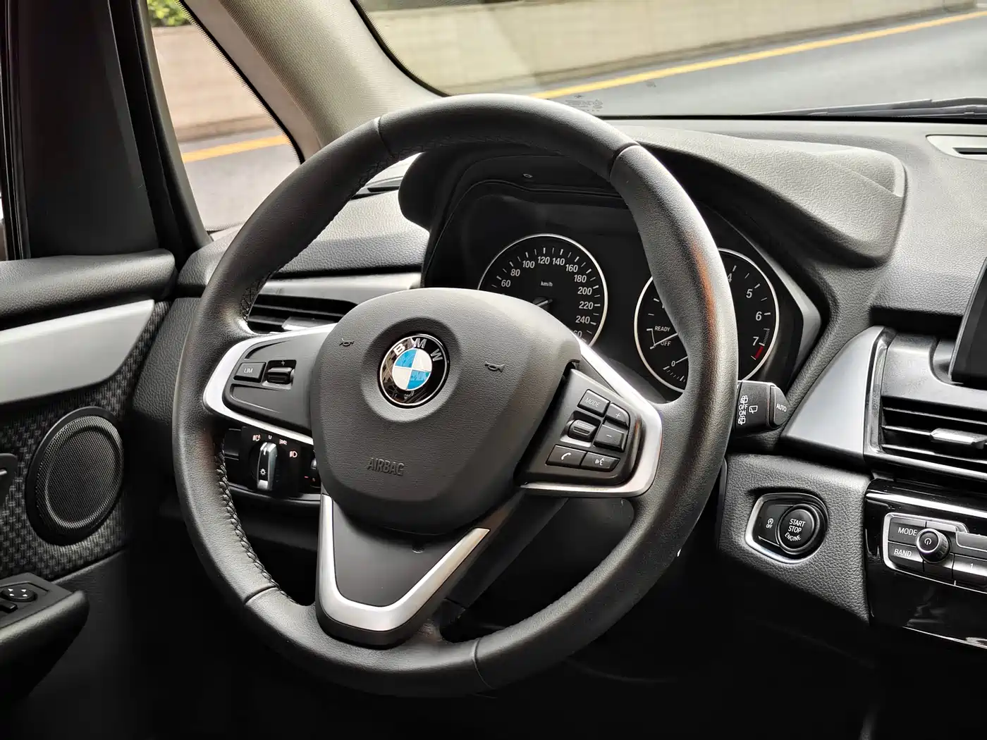 BMW 2 Series Touring 2016 218i Fashion Model фото 15