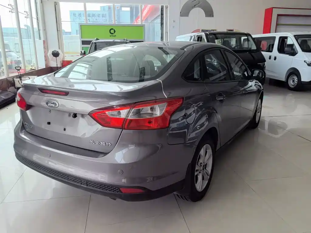 Фото 7 - Ford Focus