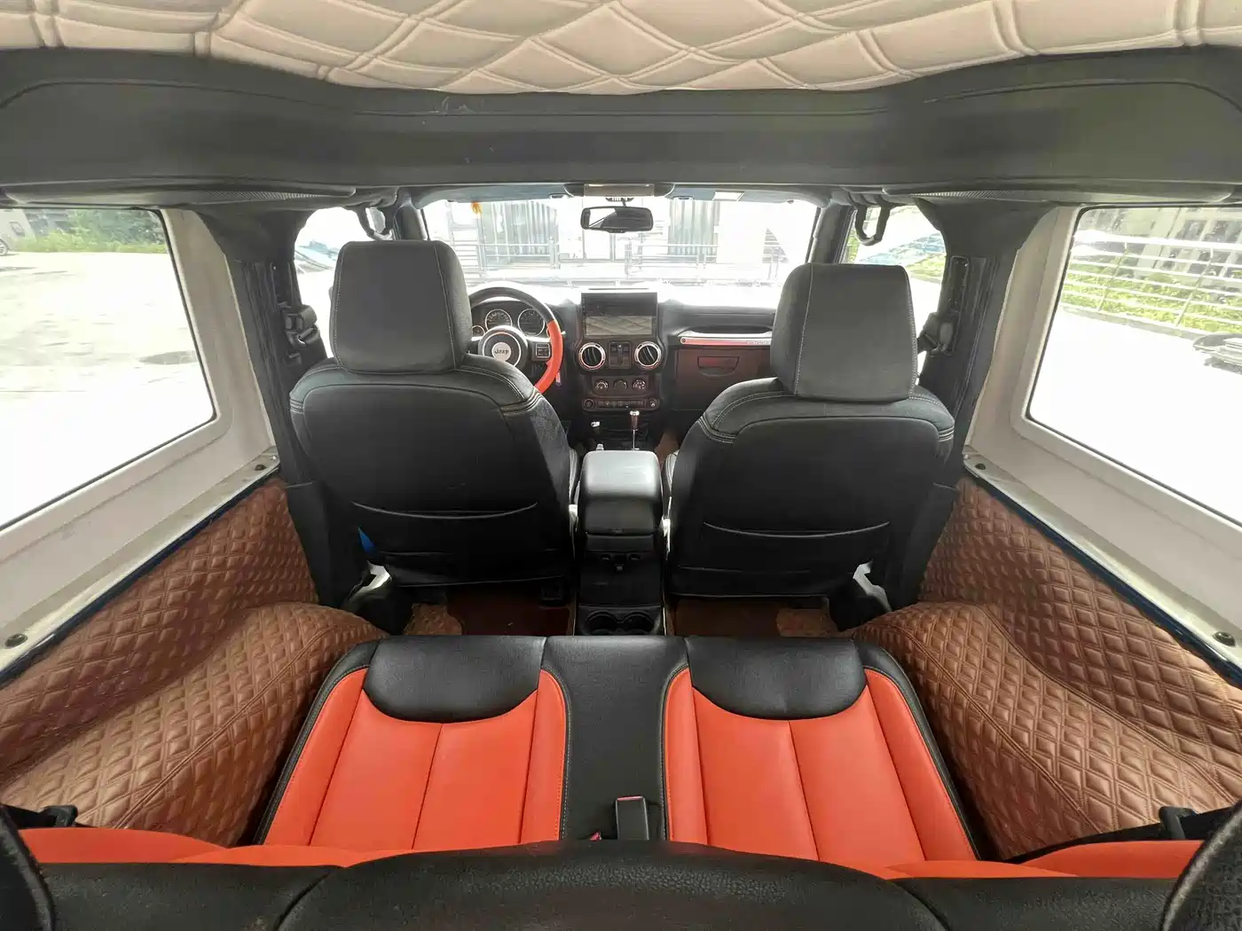 Photo 10 - Jeep Wrangler