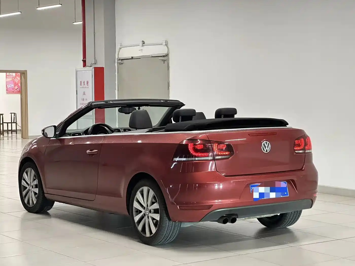 Volkswagen Golf (Import) 2012 1.4TSI Luxury Convertible Edition фото 2