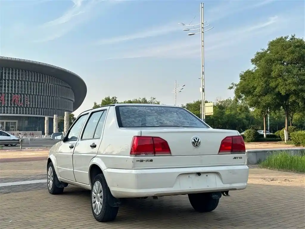 Volkswagen Jetta 2012 1.6L Avant-garde фото 6