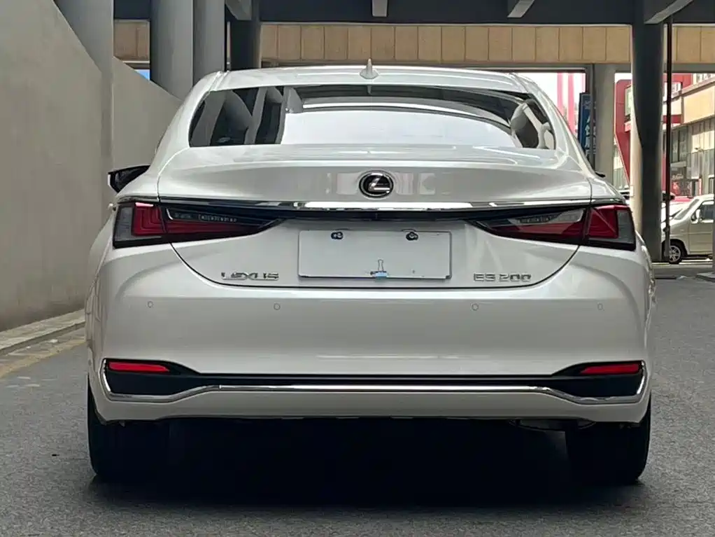Фото 4 - Lexus ES