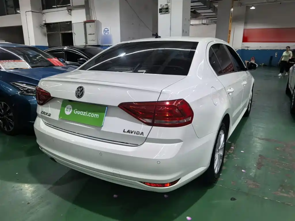 Volkswagen Lavida 2017 1.6L Automatic Comfort Edition фото 7
