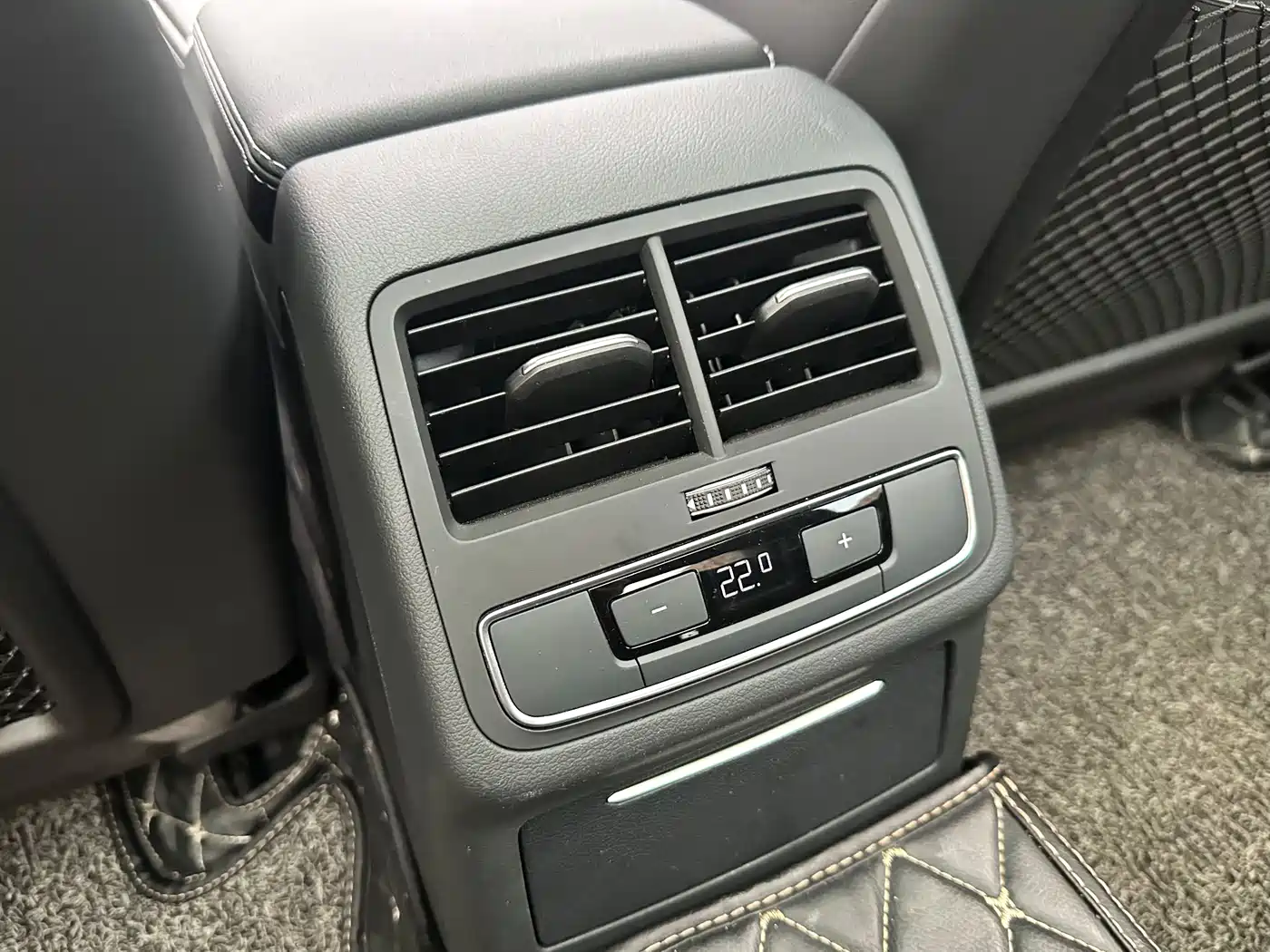 Audi A4L 2020 40 TFSI Luxury Dynamic фото 17