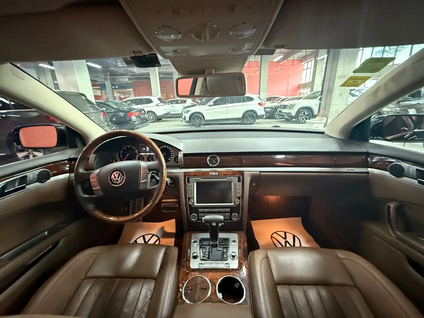 Volkswagen Phaeton 2012 3.0L Executive фото 27