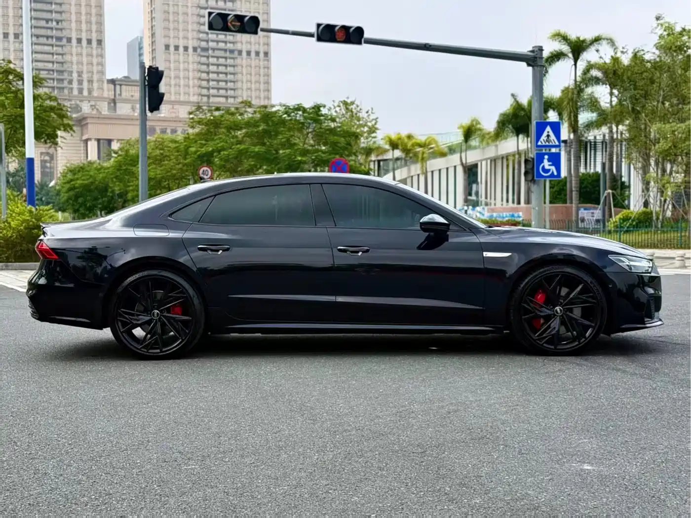 Фото 5 - Audi A7L