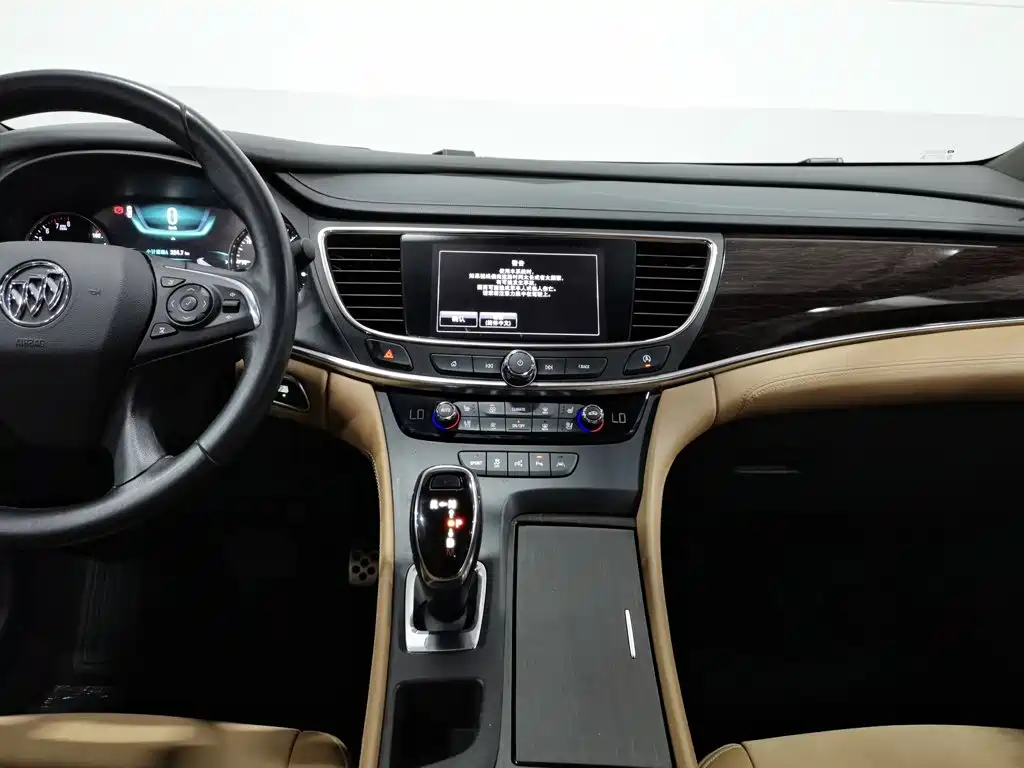 صورة 12 - Buick LaCrosse