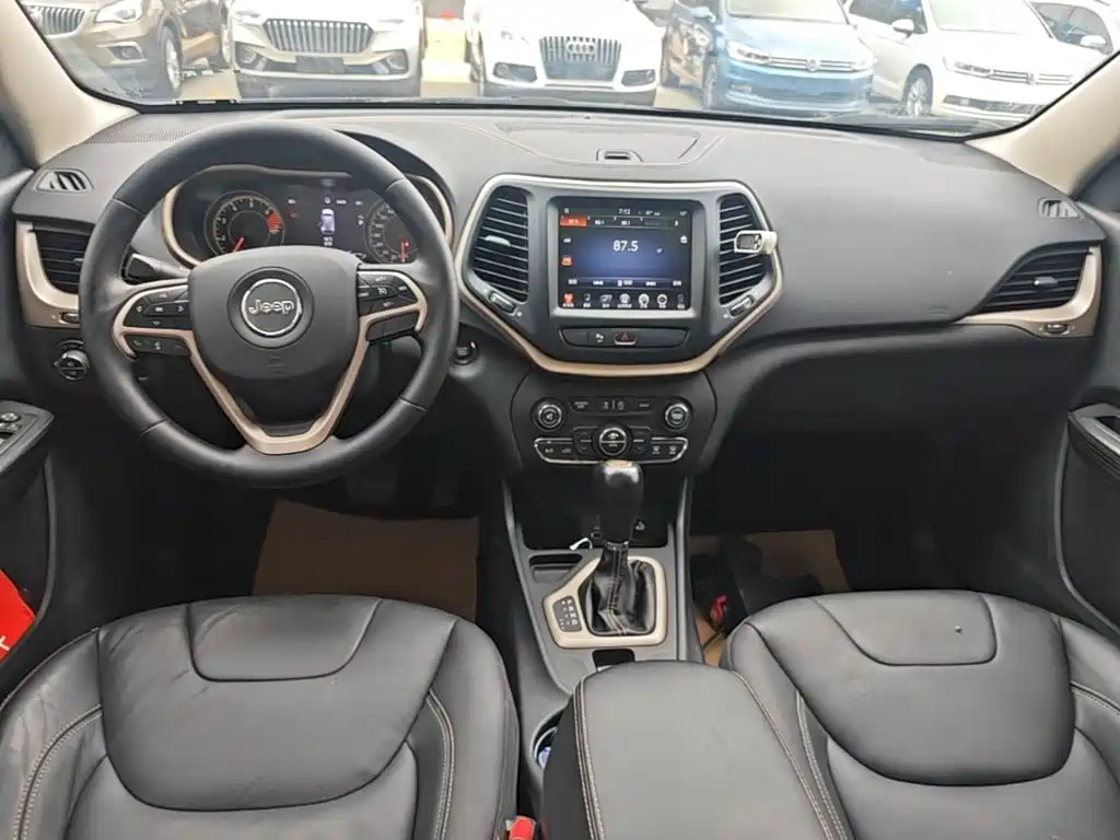 Jeep Cherokee 2018 2017 2.4L Leading Smart Edition