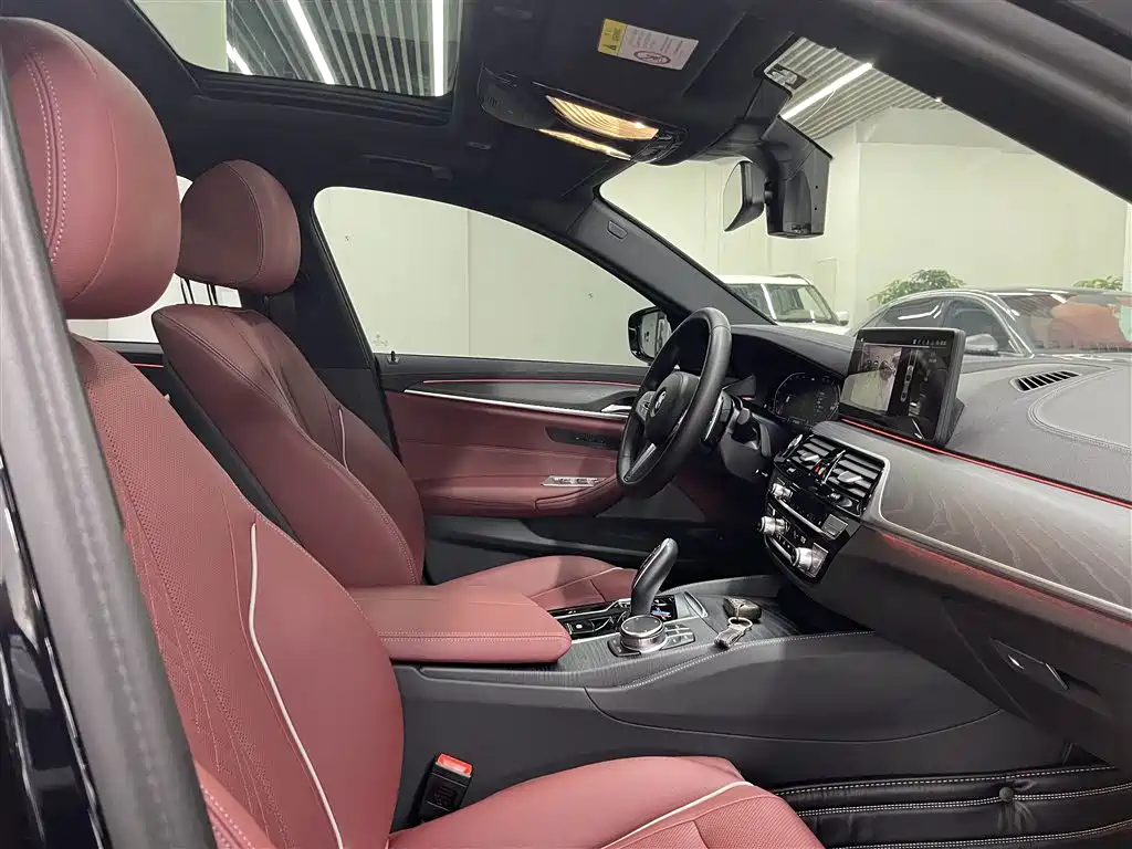 BMW 5 Series 2023 530Li Leading M Sport Package фото 16