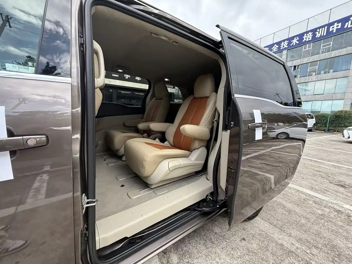 Buick GL8 2014 2.4L CT Luxury Business Comfort фото 24