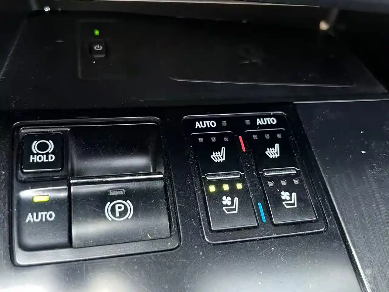 Фото 10 - Lexus RX