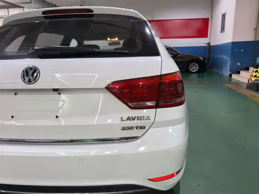 Volkswagen Lavida Tour 2017 230TSI DSG Comfort Edition фото 7