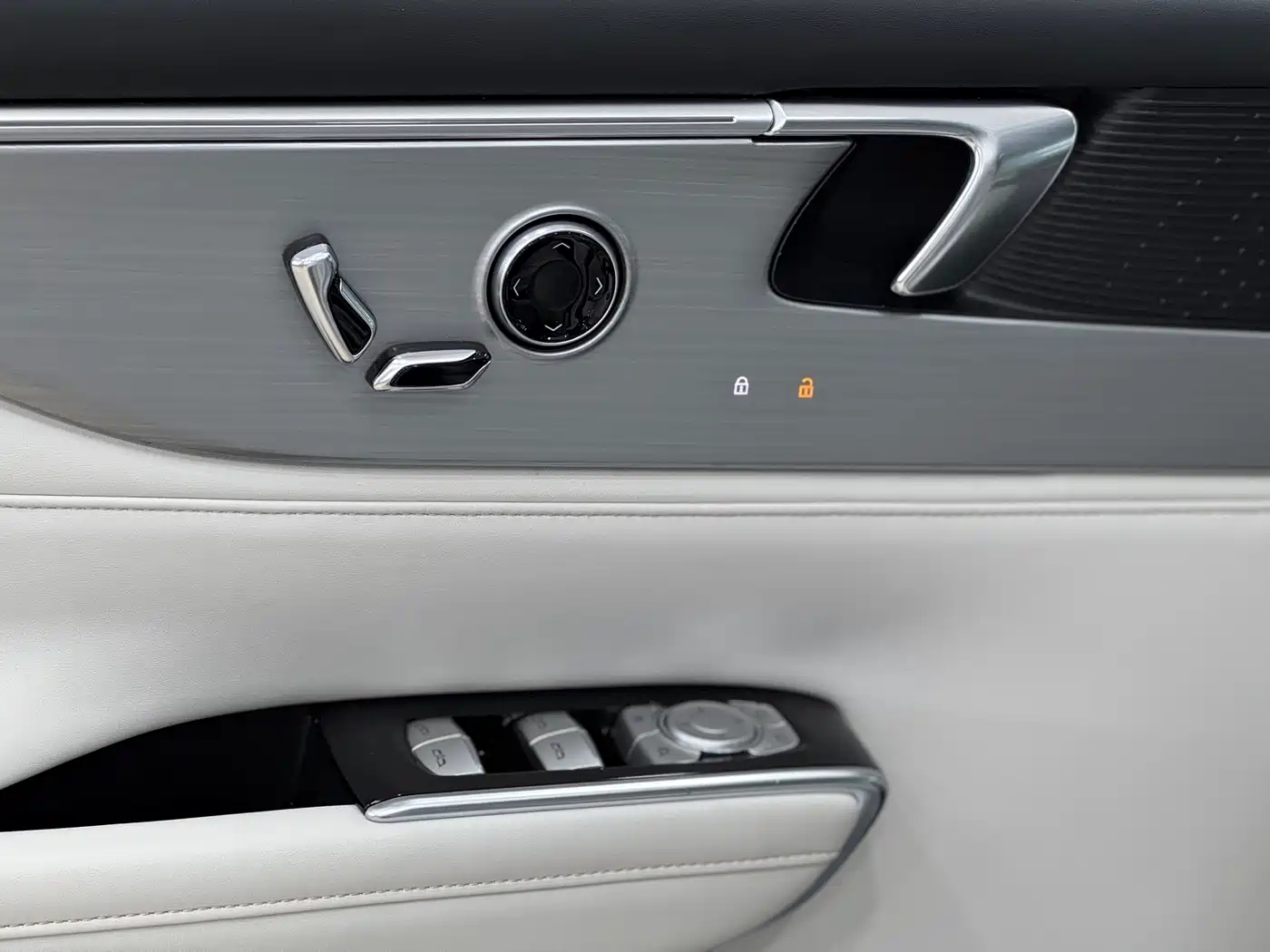 Buick GL8 New Energy 2024 Landglory Premium Edition 7-Seater фото 7