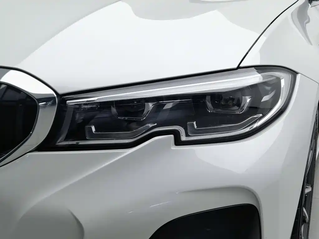 Photo 7 - BMW 3 Series