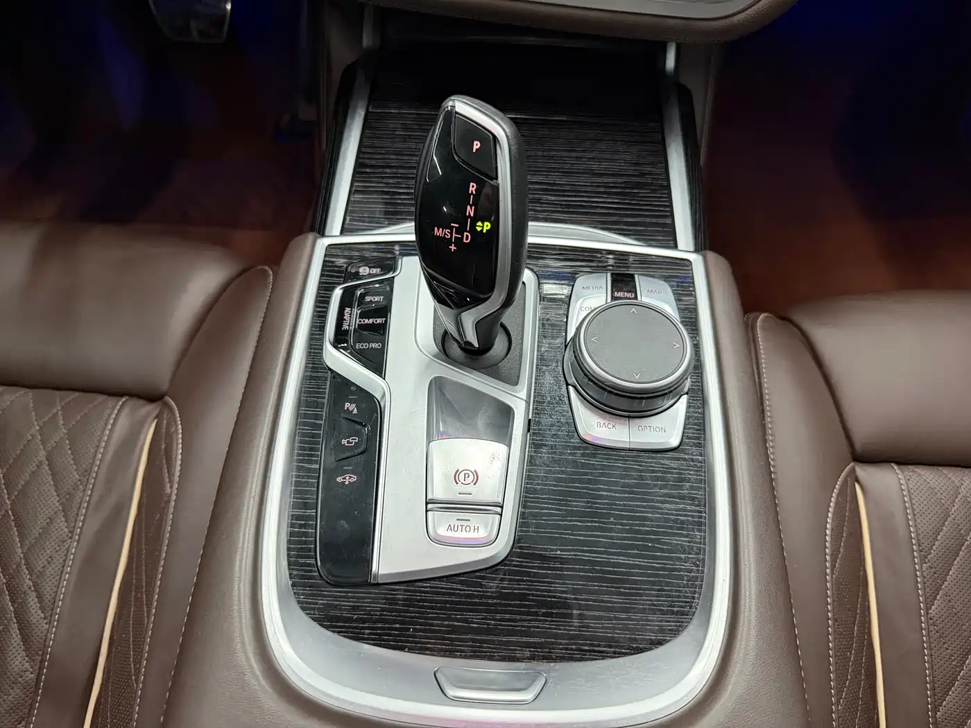 BMW 7 Series 2022 740Li Exclusive M Sport Package фото 6