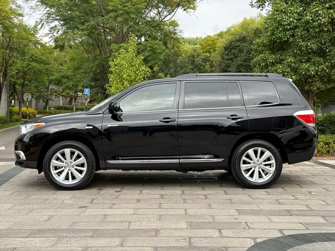Фото 26 - Toyota Highlander