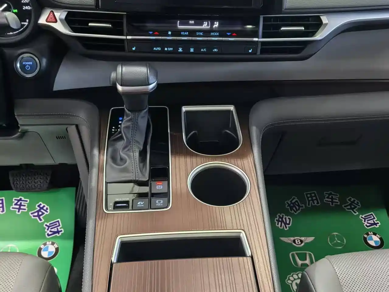 Toyota Sienna 2021 2.5L Hybrid Luxury Edition фото 12
