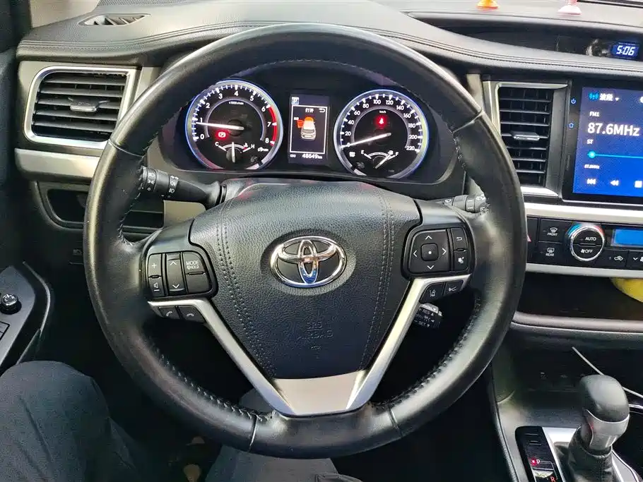 TOYOTA HIGHLANDER