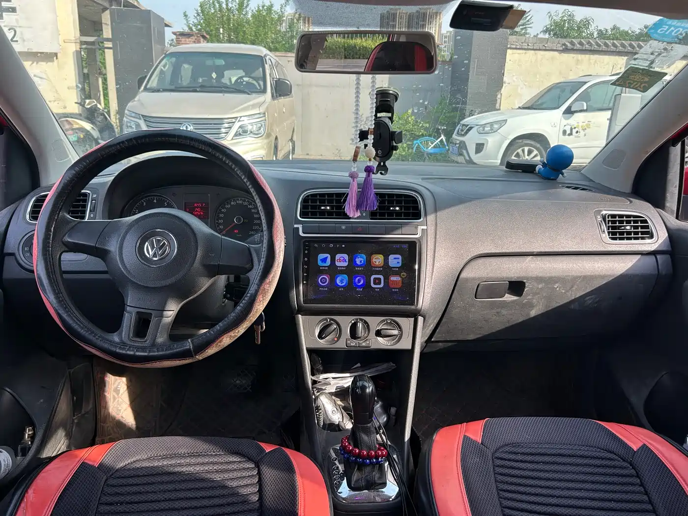 Volkswagen Polo 2013 1.6L Automatic Comfort Edition фото 7