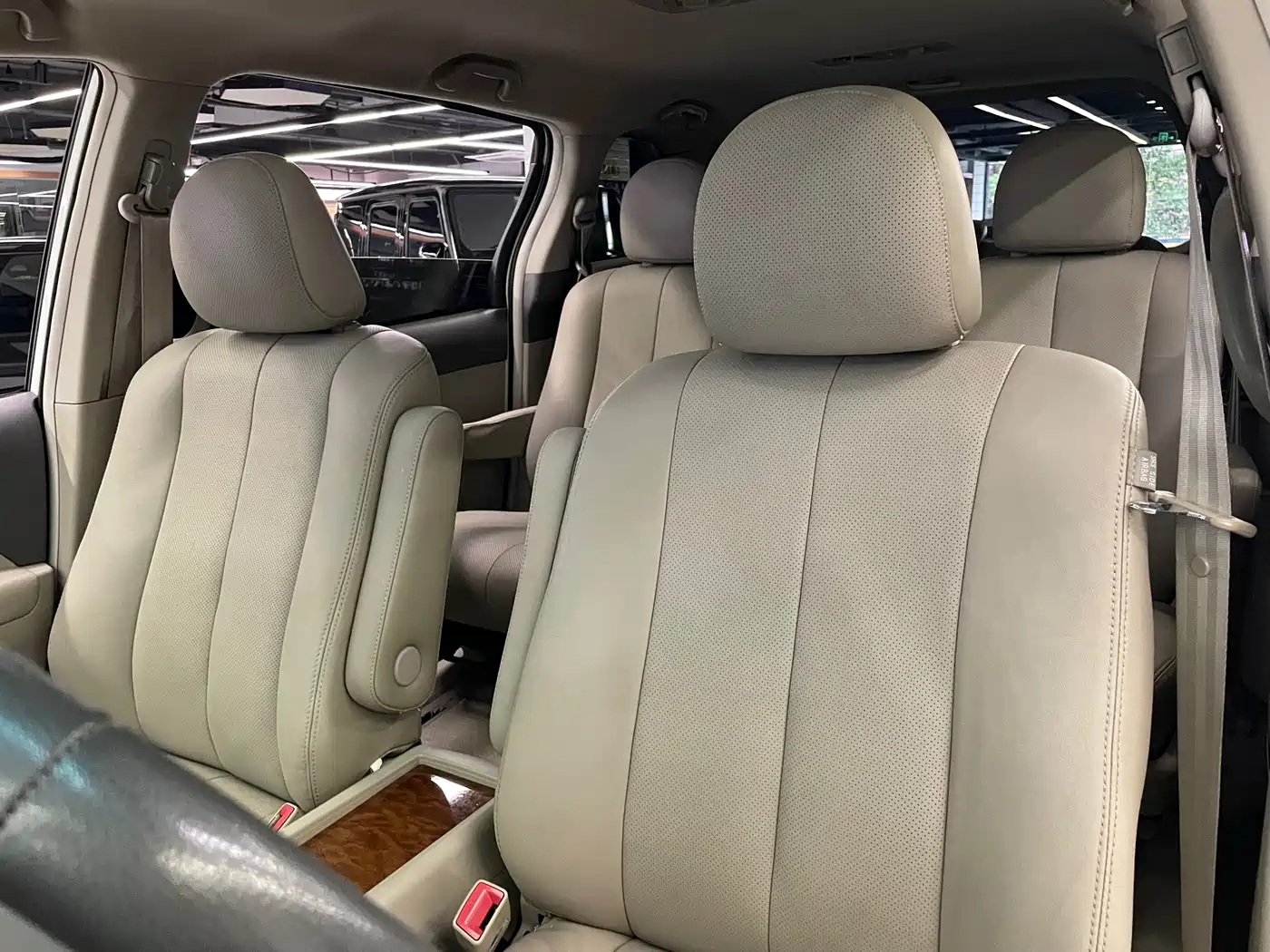 BYD M6 2014 2013 2.4L Automatic Premium