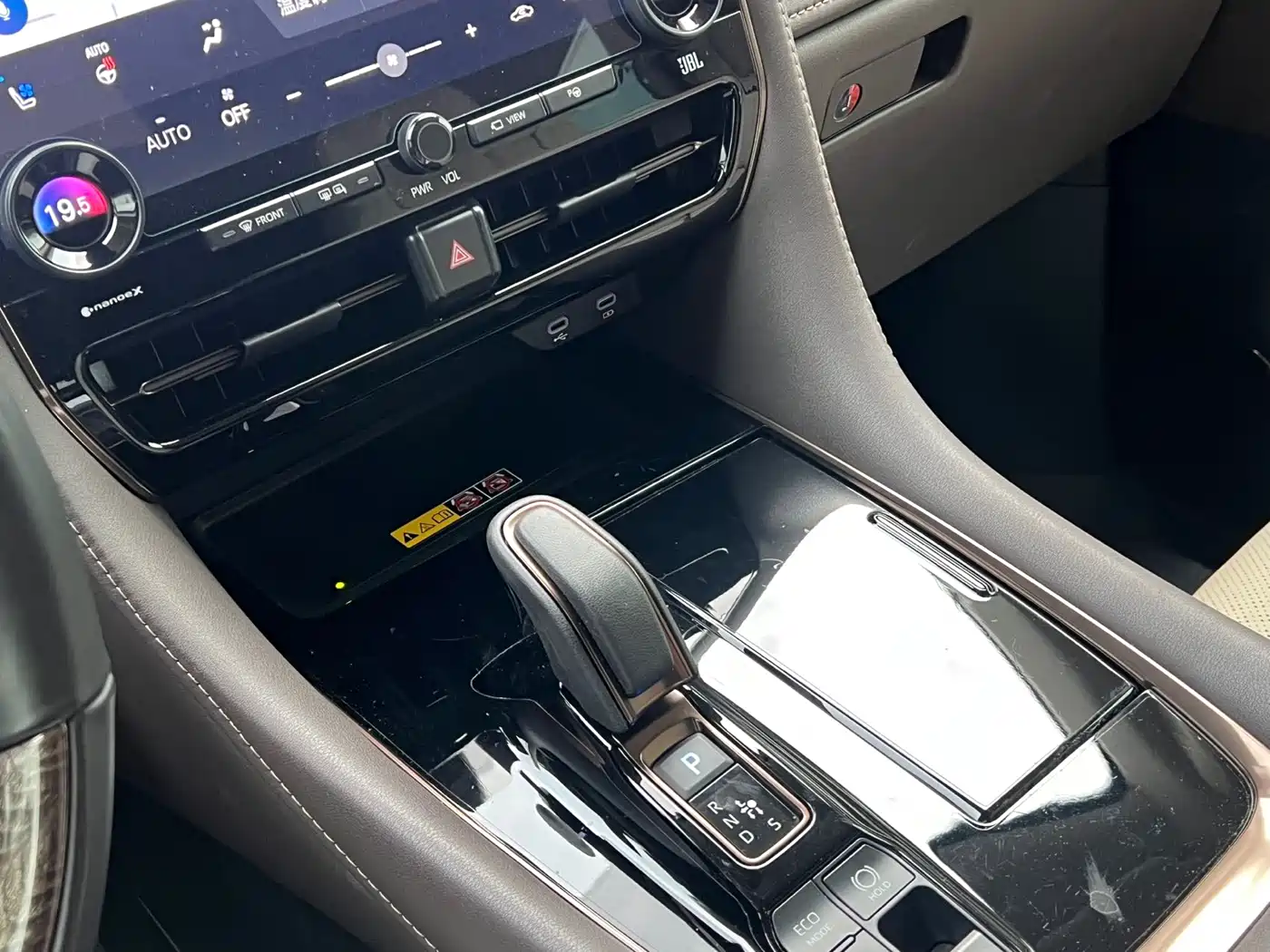 Toyota Alphard 2024 Hybrid 2.5L Ultimate Enjoyment Edition фото 7