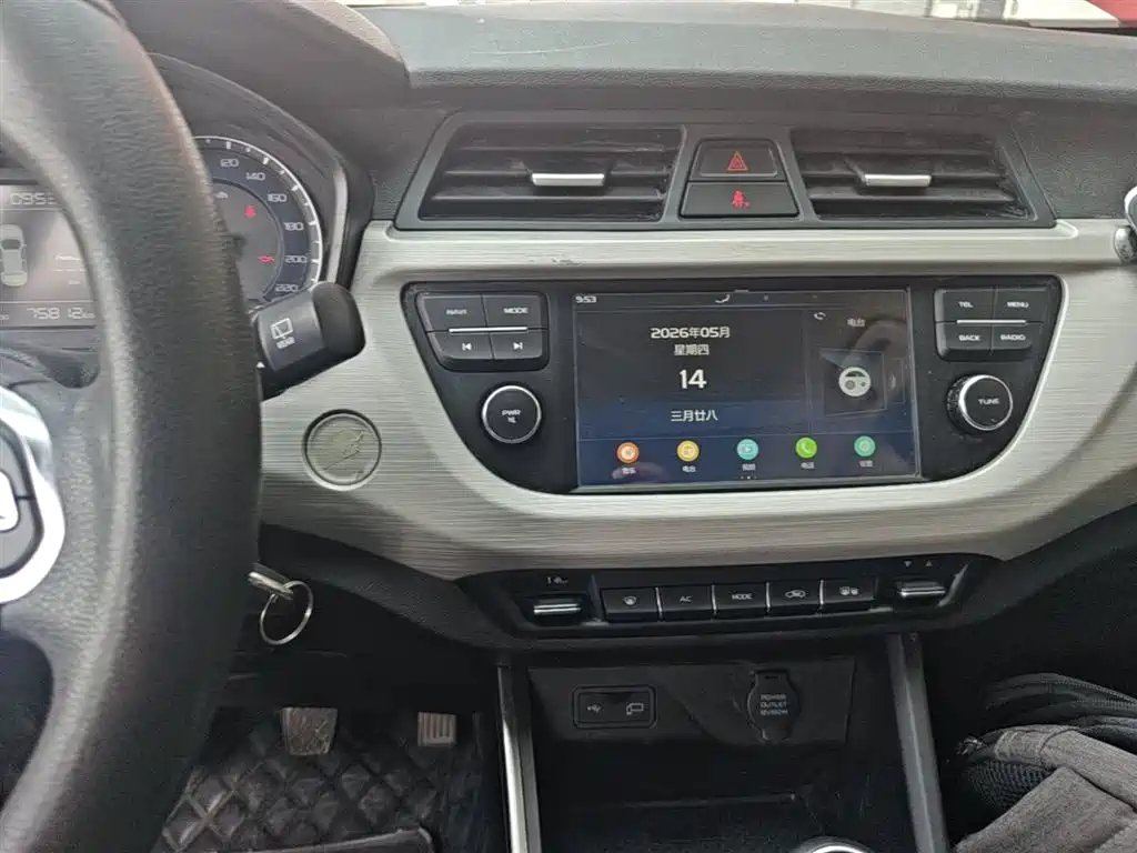 صورة 13 - Geely Vision X3