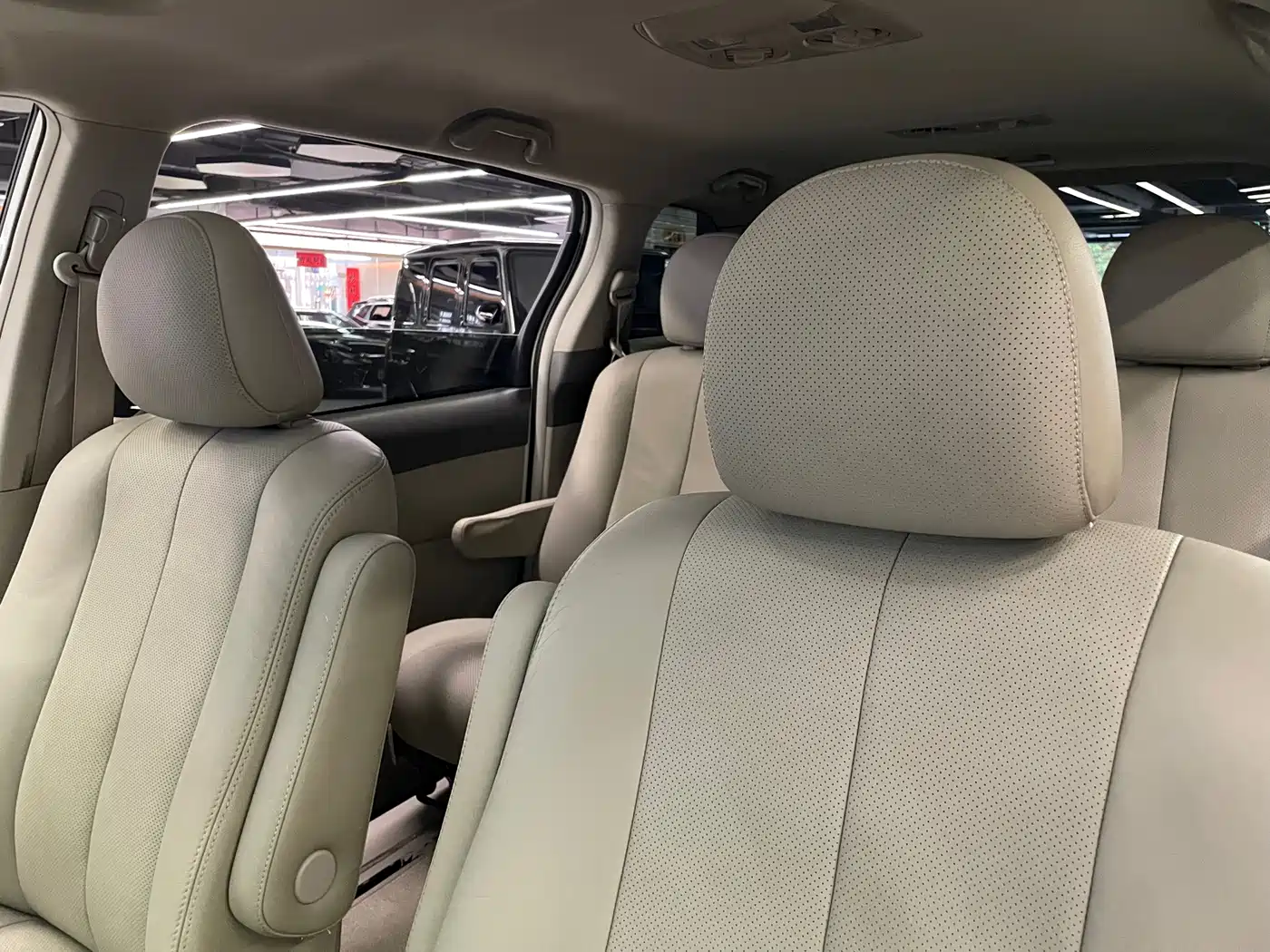 BYD M6 2014 2013 2.4L Automatic Premium