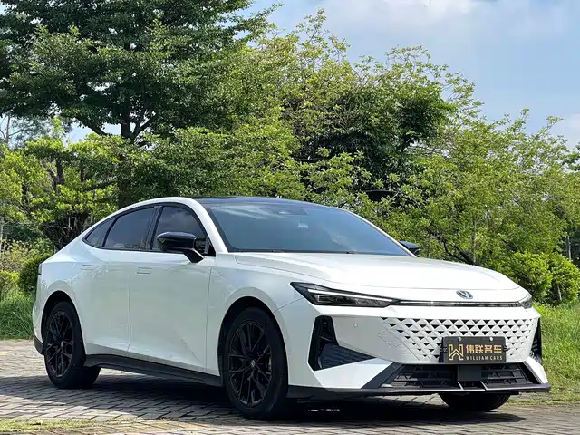 Changan UNI-V 2024 1.5T Deluxe — фото 3