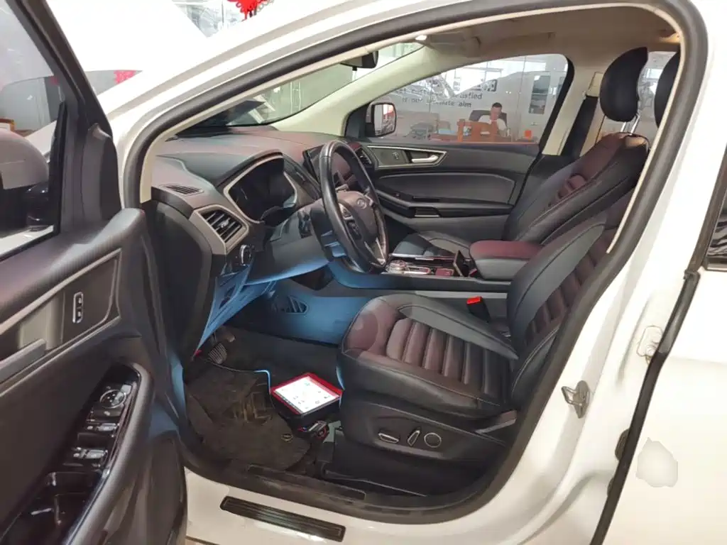 Фото 16 - Ford Edge