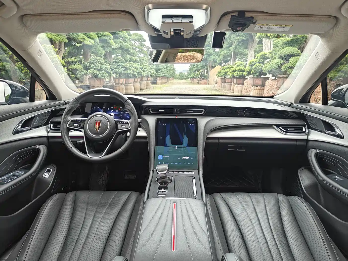 Hongqi H5 2025 2.0T Automatic Flag Celebration 500,000 Units Anniversary Edition фото 12