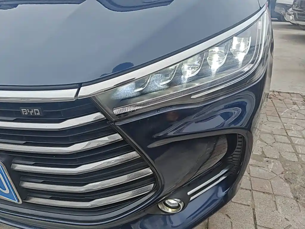 Фото 18 - BYD Song MAX
