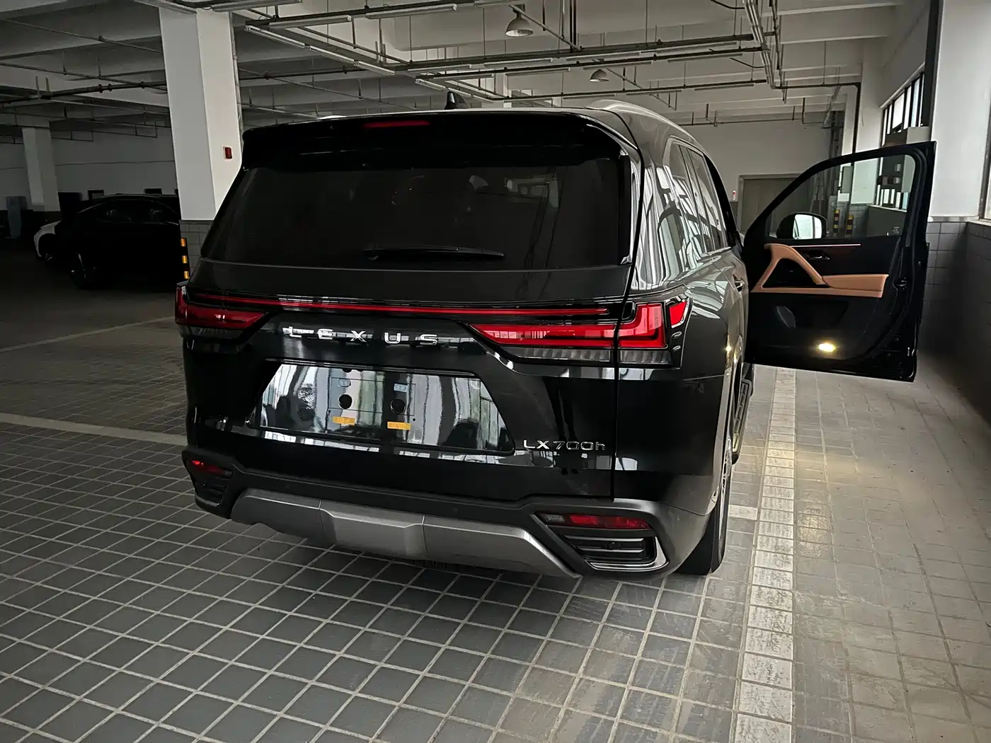 Lexus LX 2025 700h Boundary Edition фото 3