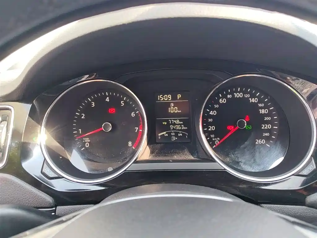 Volkswagen Sagitar 2015 1.6L Automatic Comfort фото 12